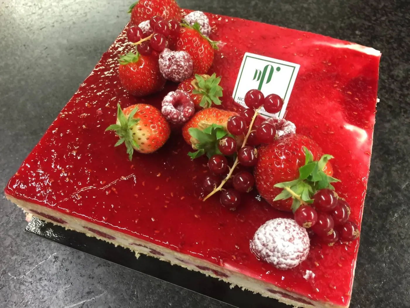 Montage d'un entremets framboisier